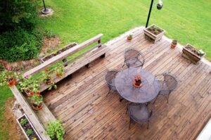 an-ariel-view-of-a-backyard-deck_t20_EnLlo4